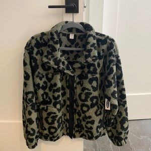 Old Navy Black/Green Leopard Button Up Fleece - Size: Medium/Tall-NWT!